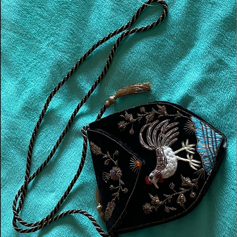 Velvet embroidered shoulder bag with rope strap.